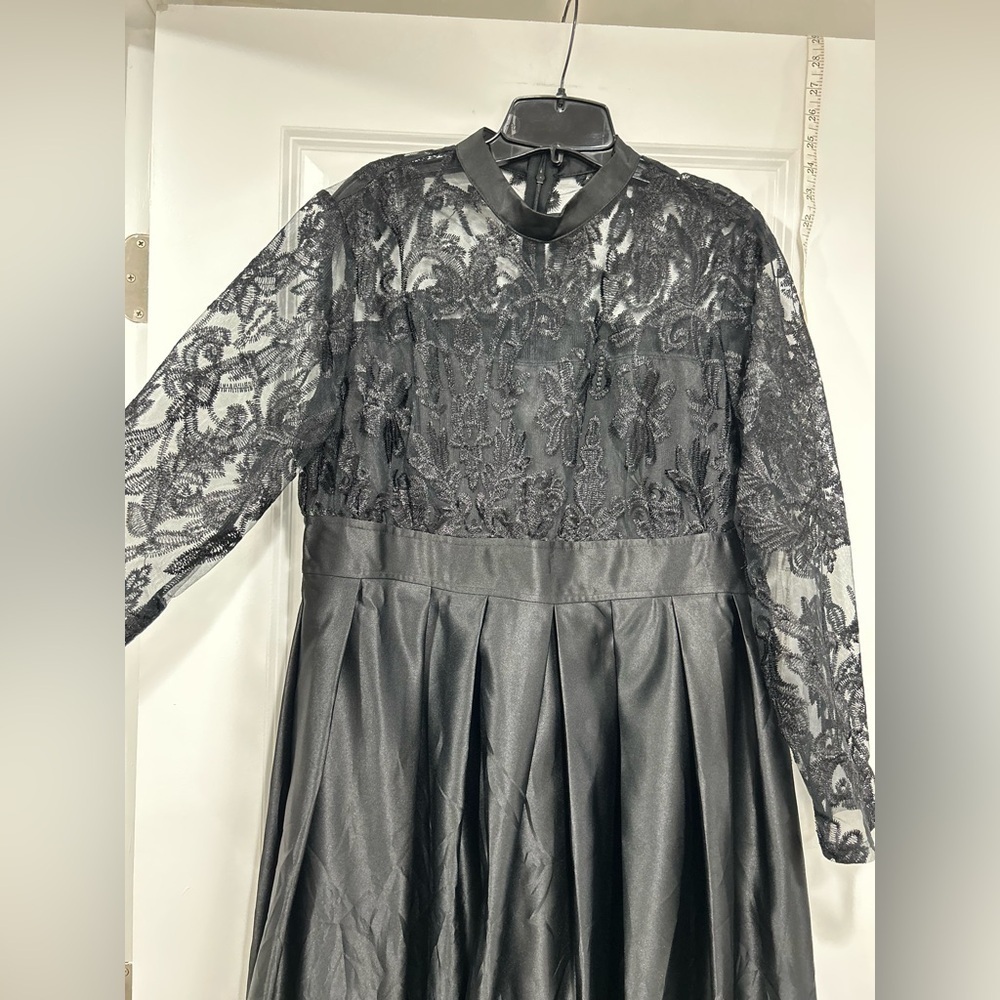 NWOT XPluswear Elegant Black Embroidered Evening Gown - Picture 3 of 9